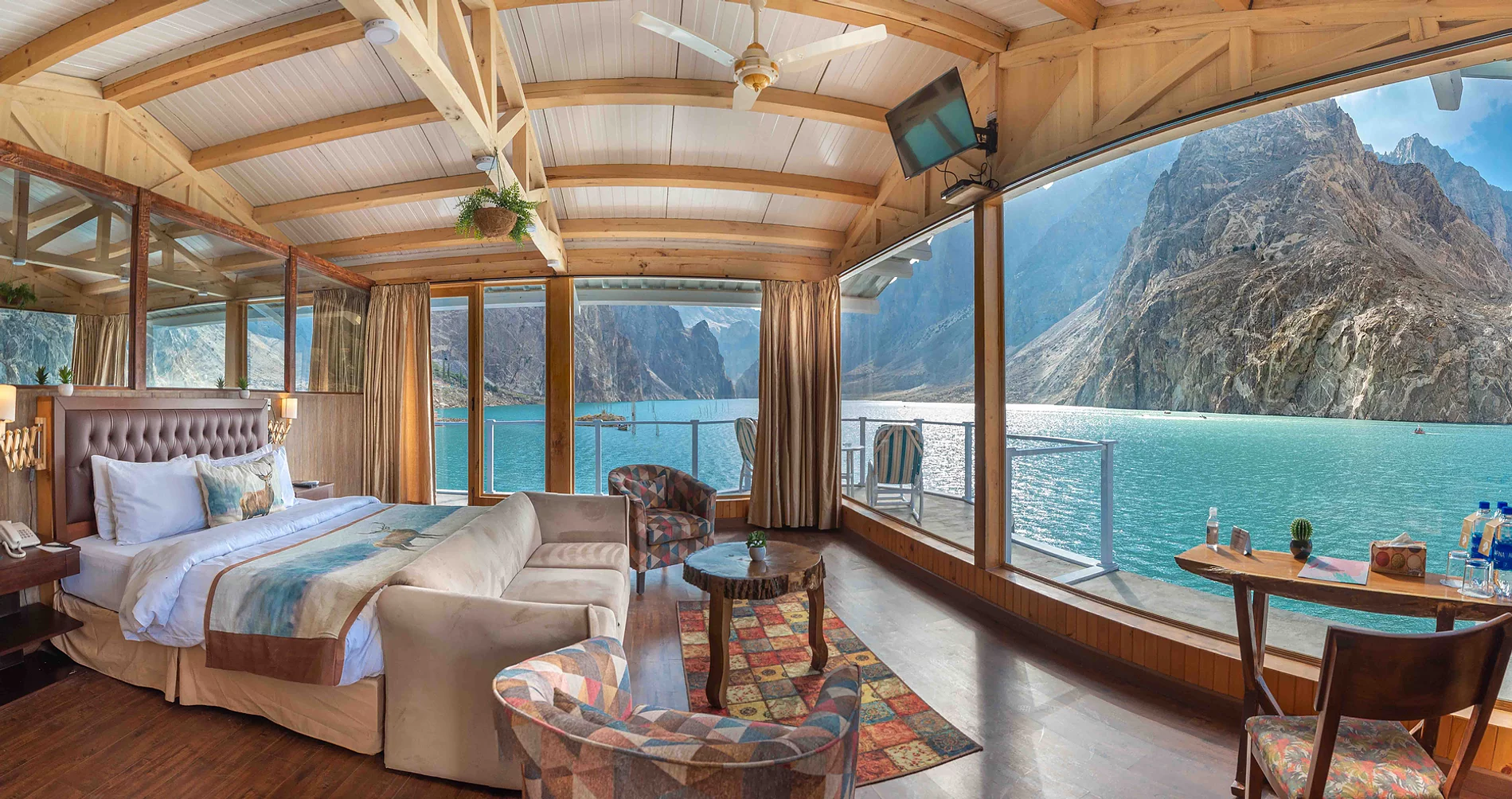 Luxus Hunza Attabad Lake Resort