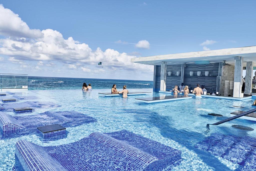 Hogel Riu Palace Paradise Island pool