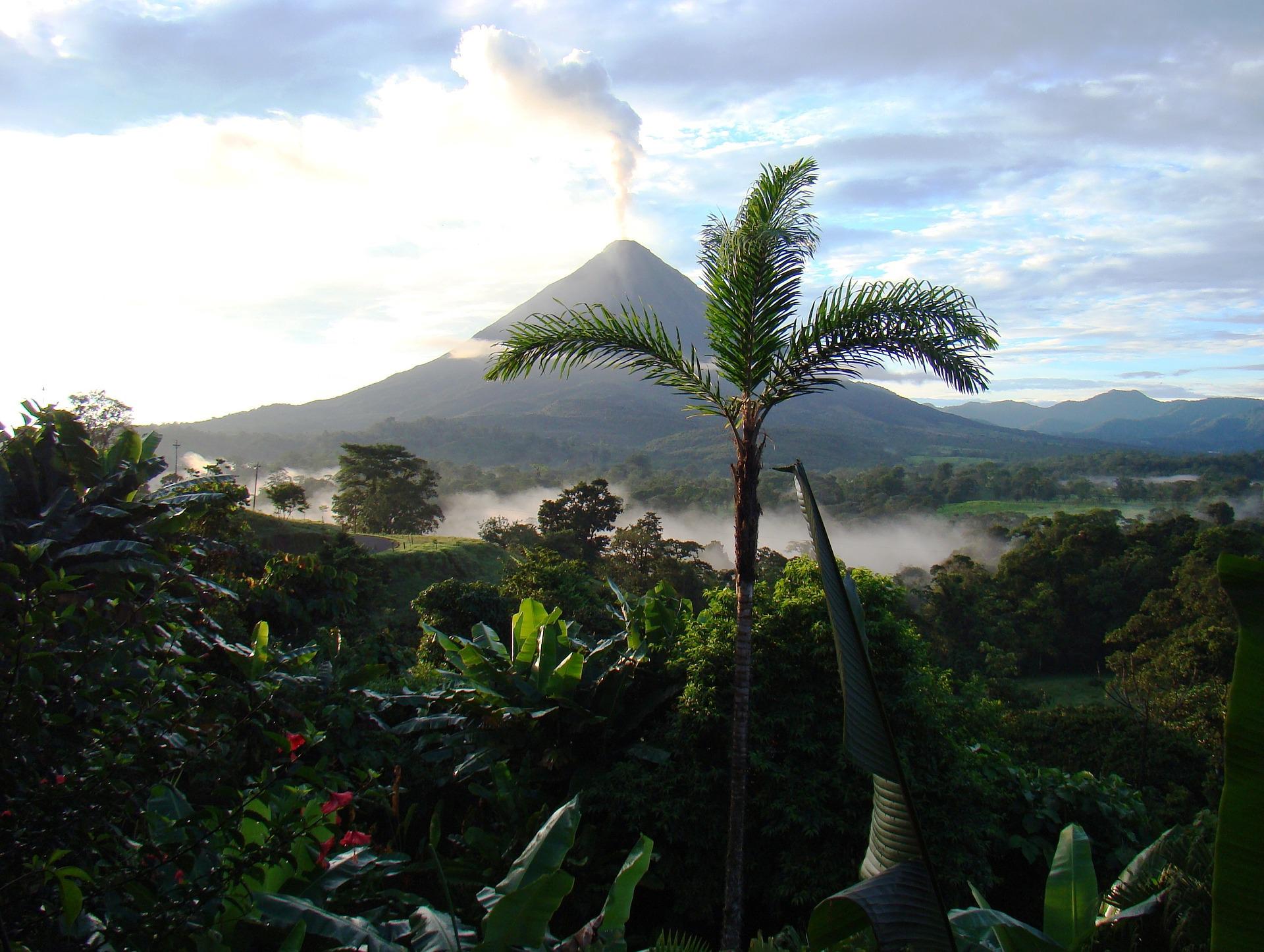 Costa Rica Volcano (Image by BelaMarie from Pixabay)
