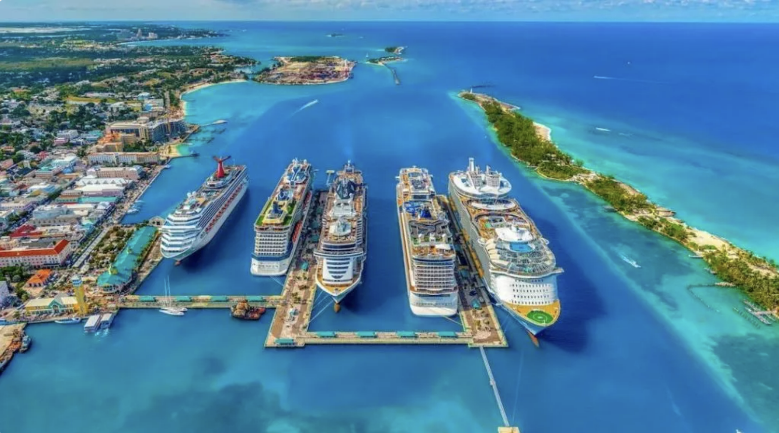 Cruise ships in Staniel Caye